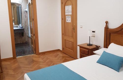Pedro Munoz House | Budget-Friendly Hostal La Parada with Family Amenities