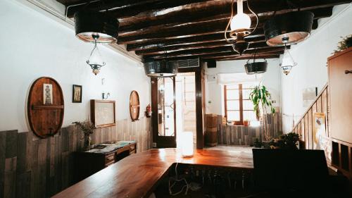 Arenys de Mar House | Budget-Friendly Hostal La Premsa with Breakfast Included