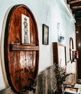 Arenys de Mar House | Budget-Friendly Hostal La Premsa with Breakfast Included