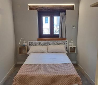 Estella House | Discover Hostal La Rúa: Family-Friendly and Highly Rated