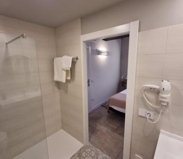 Estella House | Discover Hostal La Rúa: Family-Friendly and Highly Rated