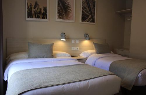 Sabadell House | Cozy Hostal La Romànica: Family-Friendly Charm Awaits