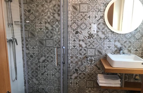 Sabadell House | Cozy Hostal La Romànica: Family-Friendly Charm Awaits