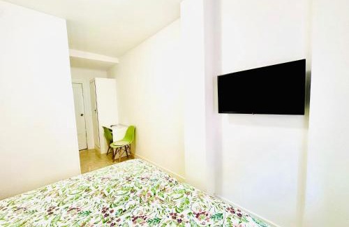 Arenas de San Pedro House | Cozy Hostal La Taberna: Family-Friendly Dining Awaits