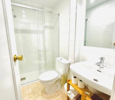 Arenas de San Pedro House | Cozy Hostal La Taberna: Family-Friendly Dining Awaits