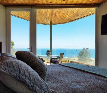 Playa Ancha Hotel | Hostal Lala Porteña: Ocean View, Private Bath & Breakfast