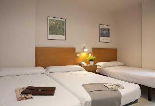 Esplugues de Llobregat House | Budget-Friendly Hostal Lami with Breakfast & Accessibility