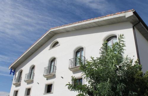 El Molar House | Budget-Friendly Hostal Landhaus: Child-Friendly Retreat