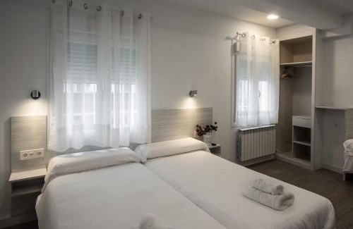 Burgos House | Pet-Friendly Hostal Lar: Rated 8.8/10 for Family Comfort