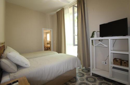 Las Acacias House | Discover Hostal Las Acacias - Guest Rated 9.4/10