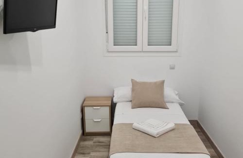 Torrejon de Ardoz House | Budget-Friendly Stay at Hostal Las Fronteras - Rated 7.9/10