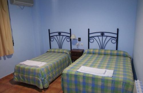 Alcaracejos House | Comfortable Stay at Hostal las Tres Jotas with Breakfast