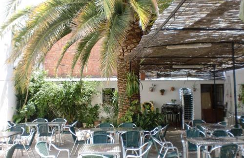 Alcaracejos House | Comfortable Stay at Hostal las Tres Jotas with Breakfast