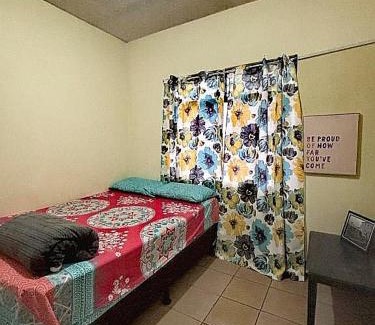 Quetzaltenango Apartment | Budget-Friendly Hostal León with Kitchen & Child Amenities