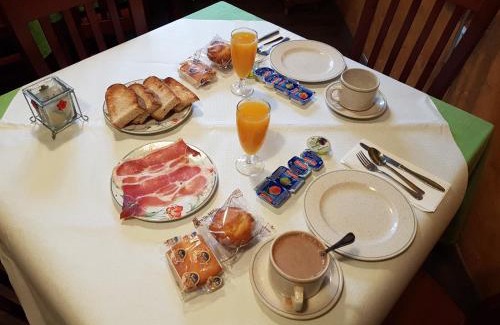 Oseja de Sajambre House | Charming Hostal Les Bedules: Family-Friendly with Dining