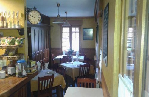 Oseja de Sajambre House | Charming Hostal Les Bedules: Family-Friendly with Dining