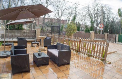 Alcaniz House | Pet-Friendly Hostal Los Calatravos for Your Next Getaway