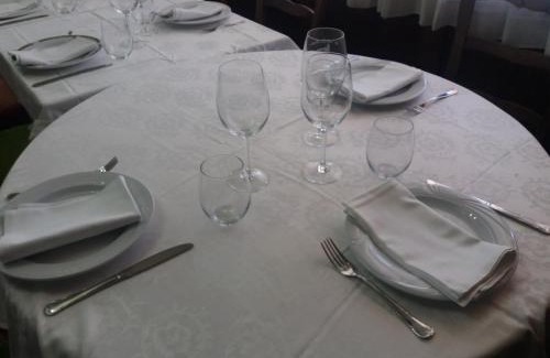 Yepes Hotel | Budget-Friendly Hostal Los Galgos with Family Dining