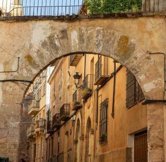Alcaraz House | Budget-Friendly Hostal Los Rosales with Family Amenities