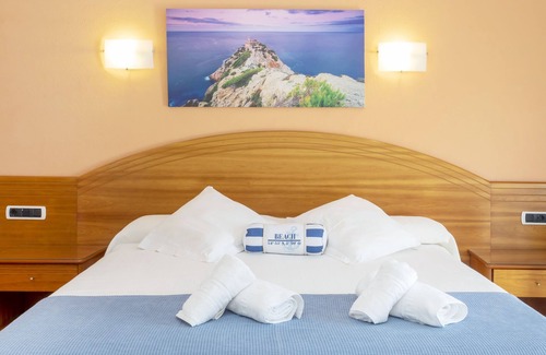 Sant Antoni de Portmany House | Exceptional Stay at Hostal Manolita with Ocean View Spa