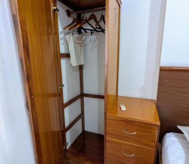 Kennedy Bed & Breakfast | Inviting Hostal Macaw: Family-Friendly with Hot Tub Access