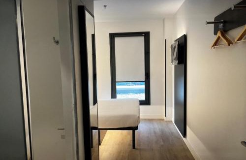 Delicias House | Convenient easyHotel Madrid Centro Atocha with Pet-Friendly Amenities