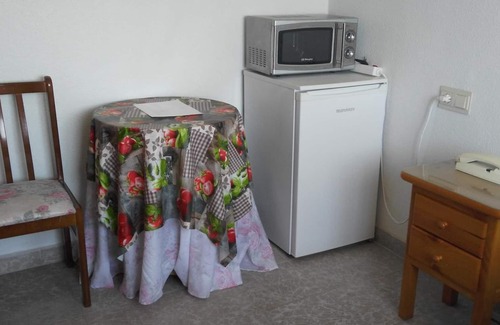 San Fulgencio House | Cozy Hostal Mari Loli with Spa & Family-Friendly Amenities