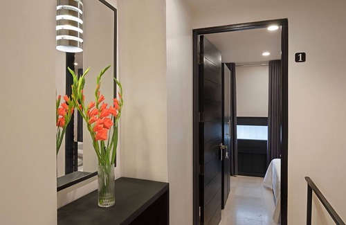 Centro Havana Hotel | Discover Hostal Merced: Spa & Family-Friendly Retreat