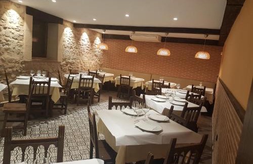 Siguenza House | Budget-Friendly Hostal Mesón Castilla: Family and Dining Delight