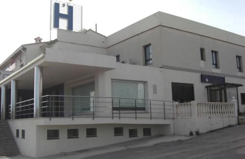 Sot de Ferrer House | Cozy Hostal Millán: Pet-Friendly Stay with Great Amenities