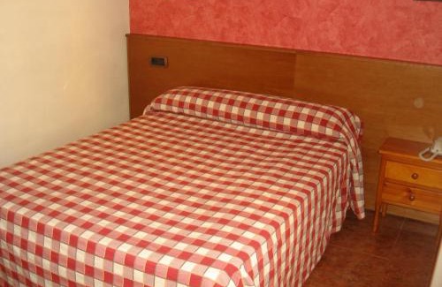 Sot de Ferrer House | Cozy Hostal Millán: Pet-Friendly Stay with Great Amenities