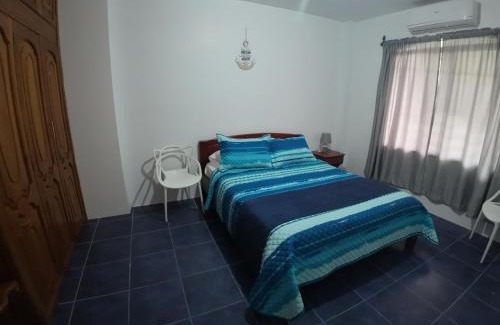 Puerto Villamil Hotel | Budget-Friendly Hostal Poseidon with Family Amenities