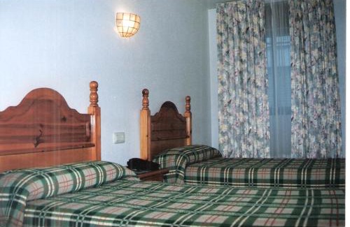 Badajoz Old Town House | Cozy Hostal Niza: Family-Friendly Stay with Great Reviews