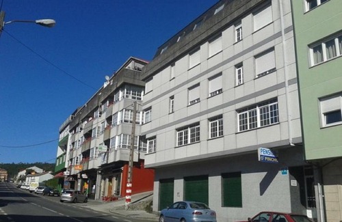 A Ponte do Porto House | Discover Comfort at Hostal O Pincho with Breakfast & Hot Tub