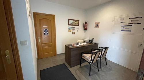 A Ponte do Porto House | Discover Comfort at Hostal O Pincho with Breakfast & Hot Tub