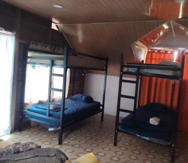 Almirante House | Hostal Ojo de Agua