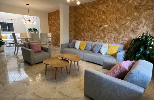 Villa Hermosa House | Hostal Pacifico Encanto, Your home in Medellin!