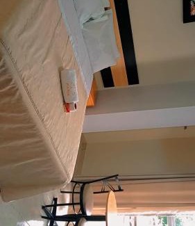 Bellavista House | Budget-Friendly Hostal Parisuite: Family Welcoming Stay