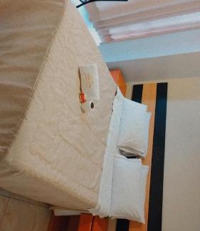 Bellavista House | Budget-Friendly Hostal Parisuite: Family Welcoming Stay