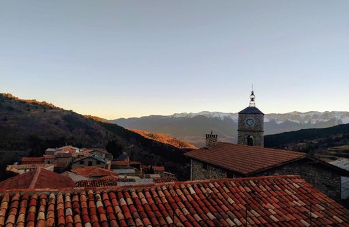 Aranser House | Cozy Hostal Pas De La Pera: Pet-Friendly Stay with Breakfast
