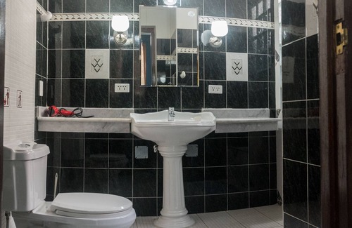 El Vedado House | Inviting Hostal Peregrino Vedado with Spa & Family Amenities