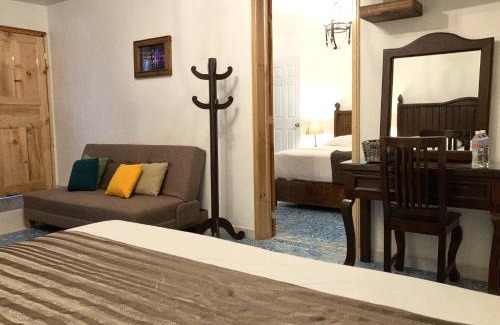 Tetela de Ocampo House | Budget-Friendly Hostal Plaza Central with Hot Tub & Breakfast