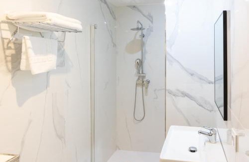Marmolejo House | Budget-Friendly Hostal Plaza: Family & Wheelchair Accessible