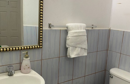 Leon Bed & Breakfast | Budget-Friendly Hostal Pochote with Spa & Breakfast Options