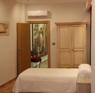 Old Town Baeza House | Cozy Hostal Poeta Machado: Pet-Friendly & Family Approved