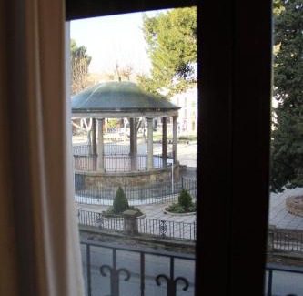 Old Town Baeza House | Cozy Hostal Poeta Machado: Pet-Friendly & Family Approved