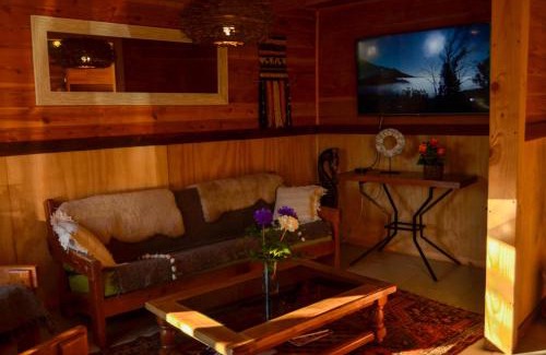 Pucon Hotel | Oceanfront Hostal Pucon Sur: Guest Rated 9/10 with Breakfast