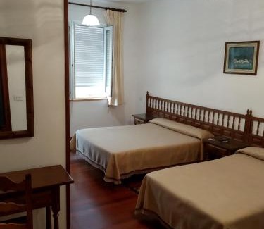 Figueras (Castropol) House | Convenient Stay at Hostal Residencia Presidente for Families