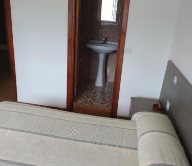 Figueras (Castropol) House | Convenient Stay at Hostal Residencia Presidente for Families