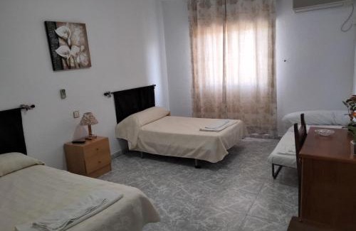 Alcaudete de la Jara House | Cozy Hostal Restaurante El Labrador with Family Dining